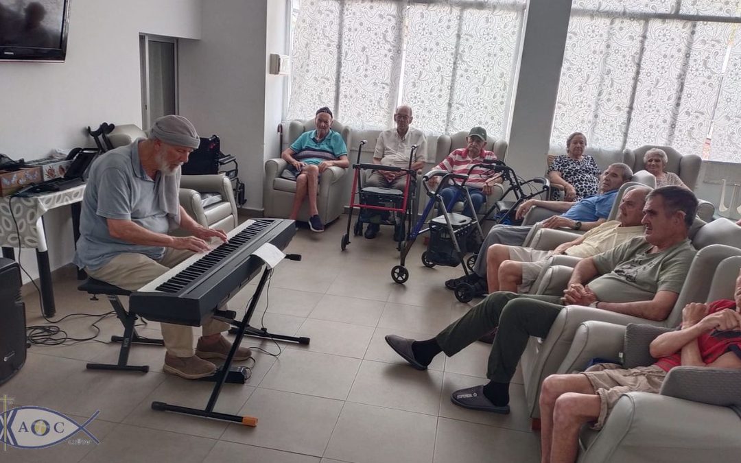 Melodías para el corazón: Pepe Gámez llena de emoción nuestra residencia con un concierto de piano solidario